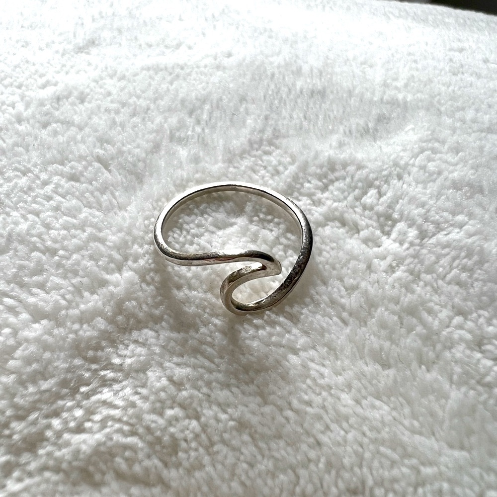 Pura Vida Silver Wave Ring | Lightly Worn